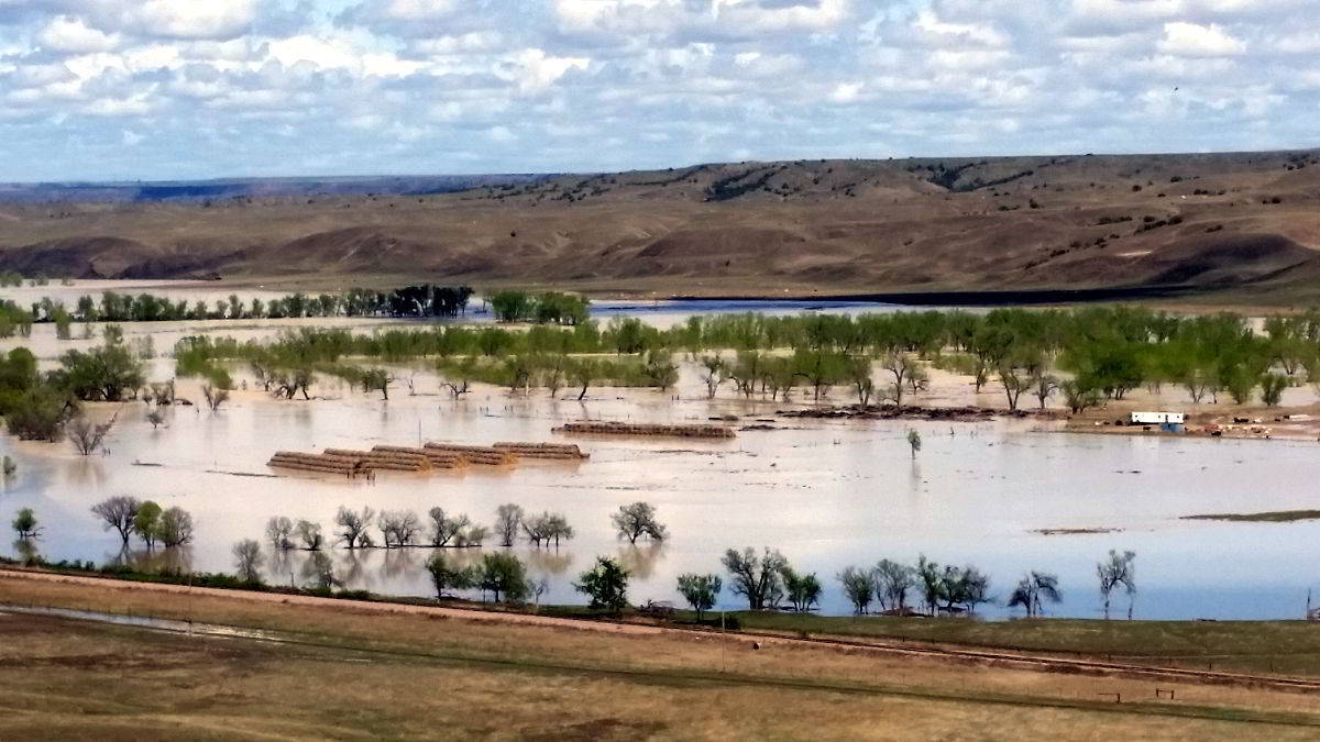 Cheyenne River... 1.5 miles wide